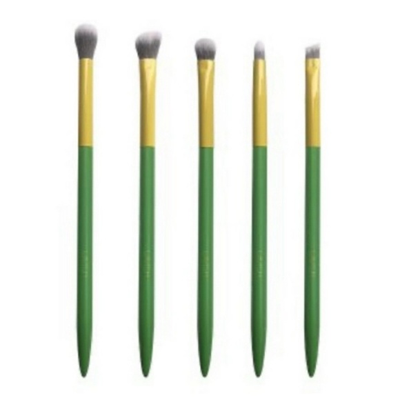 Lavish Cosmetics Essential Eye Collection Handcrafted Brushes - Picture 5 of 5